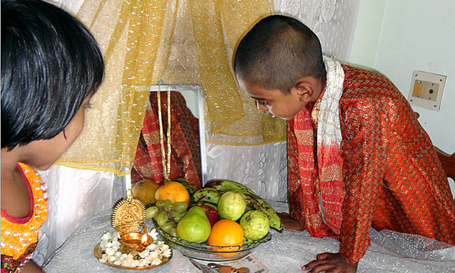 சித்திரையும் கைநீட்டமும்