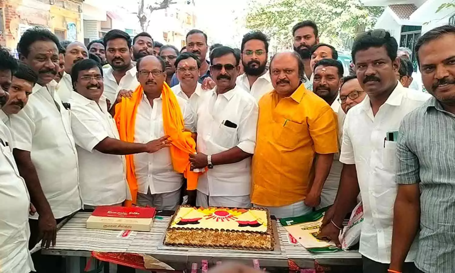 தி.மு.க. பொதுக்குழு உறுப்பினர் எஸ்.கோபால் பிறந்தநாள் விழா-எதிர்க்கட்சி தலைவர் சிவா தலைமையில் கொண்டாட்டம்