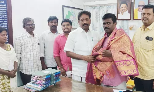 அதிகாரிகளுக்கு தங்கபாண்டியன் எம்.எல்.ஏ. பாராட்டு