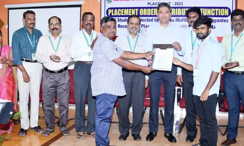 605 மாணவர்களுக்கு பணி நியமன ஆணை வழங்கும் நிகழ்ச்சி