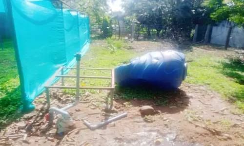 சின்டெக்ஸ் தொட்டியை உடைத்த மர்ம கும்பல்