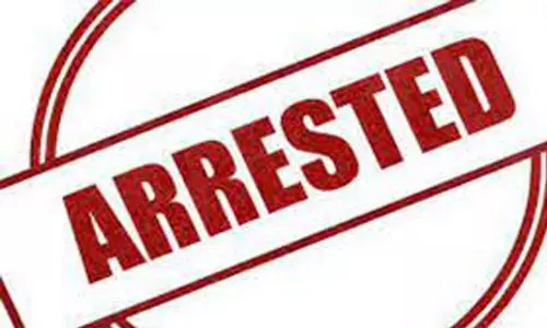 சூலூர் அருகே  தனியார் நிறுவன ஊழியரை கடத்தி தாக்குதல்-3 பேர் கைது