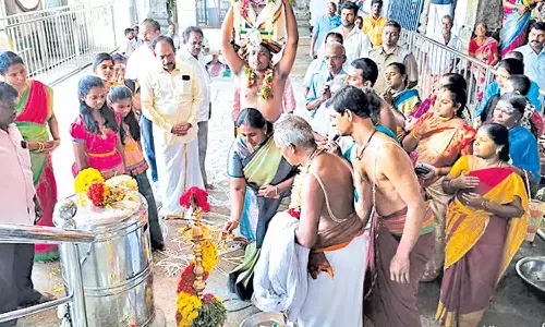 தமிழ் புத்தாண்டு: சுவாமிமலை சுவாமிநாதசாமி கோவிலில் படிபூஜை