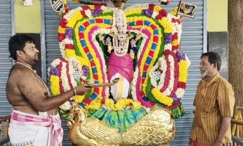 சிறுவாபுரி பாலசுப்பிரமணிய சுவாமி வைர அங்கி அலங்காரத்தில் பக்தர்களுக்கு அருள் பாலித்தார்