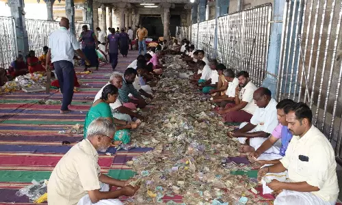 திருத்தணி முருகன் கோவிலில் ரூ.1¾ கோடி உண்டியல் வசூல்- 964 கிராம் தங்கமும் கிடைத்தது