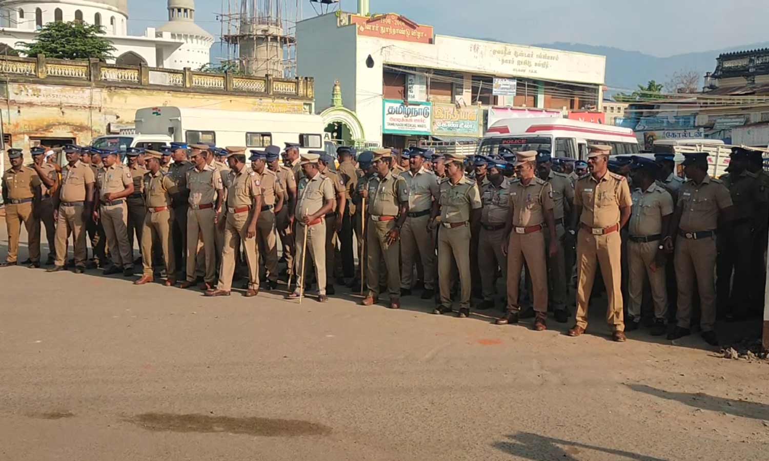 அம்பேத்கர் பிறந்தநாள் விழாவில் மோதல்: ஏ.டி.எஸ்.பி, இன்ஸ்பெக்டர்களை ஓட ஓட விரட்டி தாக்கிய கும்பல்