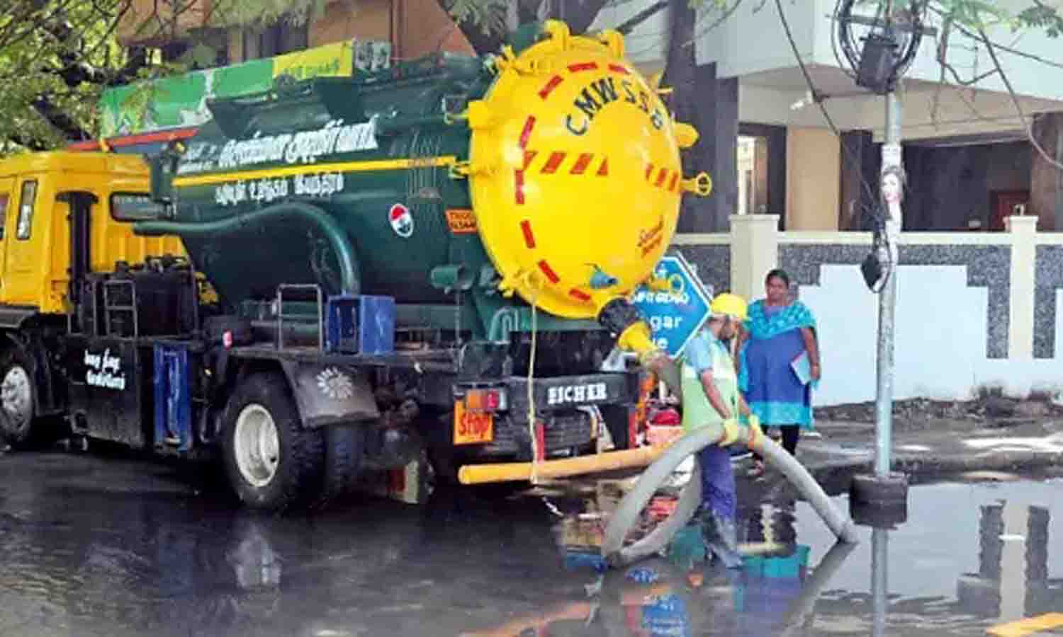 வெள்ளகோவிலில் கழிவுநீர் அகற்றும் வாகனங்களை பதிவு செய்யாவிட்டால் நடவடிக்கை - நகராட்சி ஆணையாளர் அறிவிப்பு