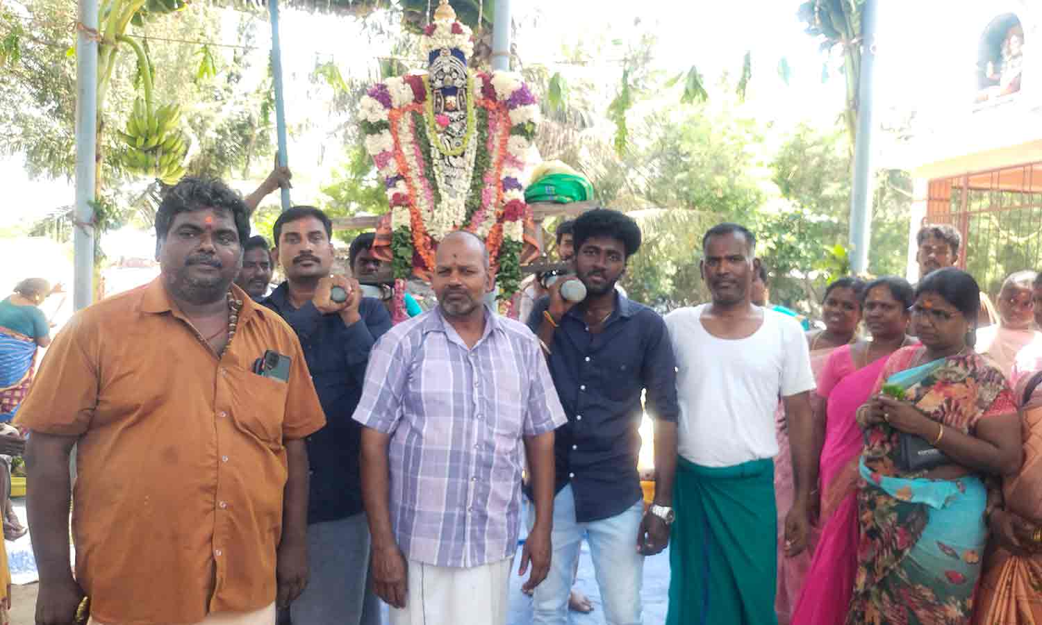 சிறுவந்தாடு மோட்சகுள ஆஞ்சநேயர் கோவிலில் லட்சத்தீப பெருவிழா