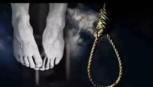 தூக்குப்போட்டு வாலிபர் தற்கொலை