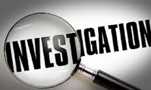 விசாரணைக்கு சென்ற போலீசாரை வழிமறித்து கொலை மிரட்டல்- பெண்கள் உள்பட10 பேர் மீது வழக்கு