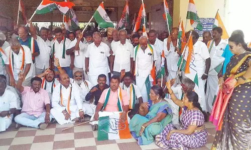 திண்டுக்கல் மாவட்டத்தில் ரெயில் மறியலில் ஈடுபட முயன்ற காங்கிரசார் கைது