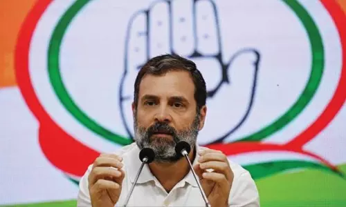 ராகுல் எம்.பி.பதவி பறிப்பை கண்டித்து கோவையில் காங்கிரசார் ரெயில் மறியல் பெண்கள் உள்பட 75 பேர் கைது