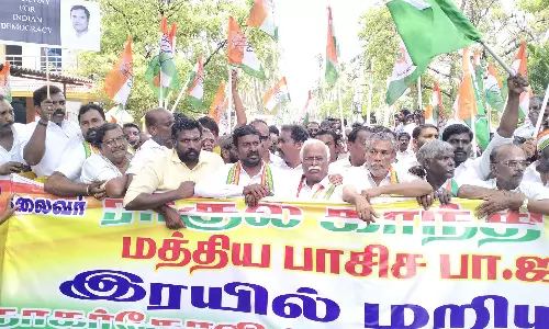 குமரியில் காங்கிரசார் ரெயில் மறியல் போராட்டம்- விஜய் வசந்த் உள்ளிட்ட நிர்வாகிகள் கைது