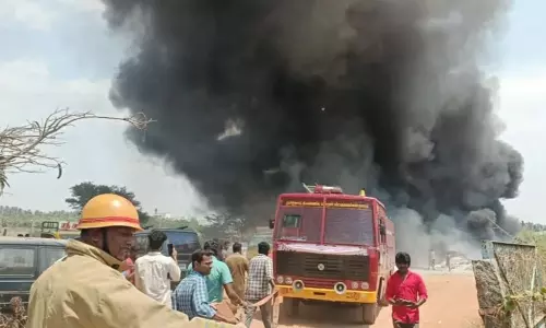 பிளாஸ்டிக் குடோனில் தீ விபத்து- ரூ.50 லட்சம் மதிப்பிலான பொருட்கள் எரிந்து நாசம்