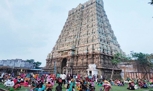 தமிழ் புத்தாண்டை முன்னிட்டு தென்காசி காசி விஸ்வநாதர் கோவிலில் குவிந்த பக்தர்கள்
