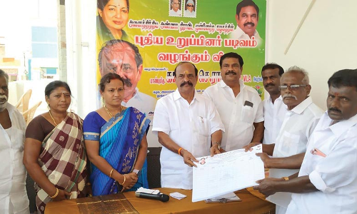 கோவில்பட்டியில் அ.தி.மு.க. புதிய உறுப்பினர் சேர்க்கை படிவங்கள் வினியோகம்