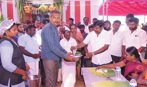 ஆறுமுகநேரி சிவன்கோவில் சித்திரை திருவிழாவில் ஆலய பணியாளர்கள், மகளிருக்கு பரிசு