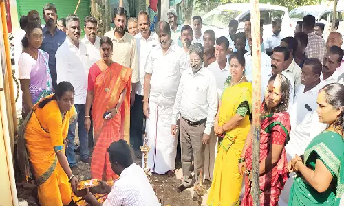 கடலூர் முதுநகரில்   ரூ.3.41 கோடியில் சாலை அமைக்கும் பணி:  மேயர் சுந்தரி ராஜா தொடங்கி வைத்தார்