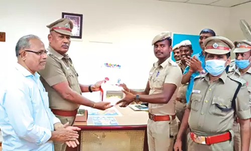 சேலம் மத்திய சிறையில் பிறந்தநாள் கொண்டாடிய போலீசார்