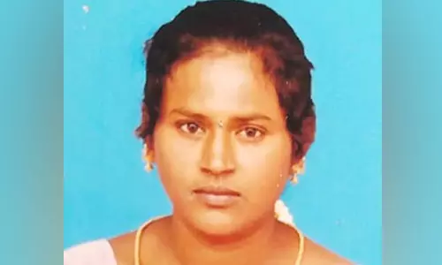 பஸ்சில் இருந்து குதித்து தற்கொலை செய்த பெண்ணின் உடலை வாங்க மறுத்து உறவினர்கள் 3-வது நாளாக போராட்டம்