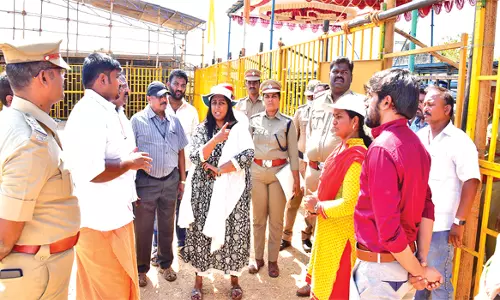 குமாரபாளையத்தில் நாளை நடைபெறும் ஜல்லிக்கட்டு போட்டி மைதானத்தை கலெக்டர், போலீஸ் சூப்பிரண்டு ஆய்வு