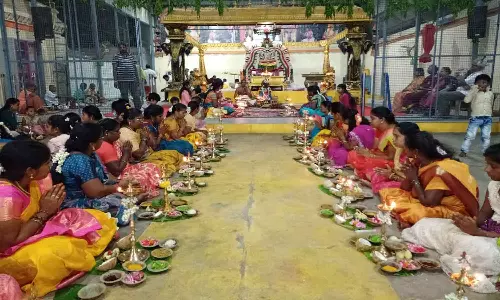 வெட்டுவானம் எல்லையம்மன் கோவிலில் திருவிளக்கு பூஜை