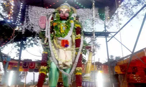 ஆஞ்சநேயர் கோவிலில் லட்சதீபம்