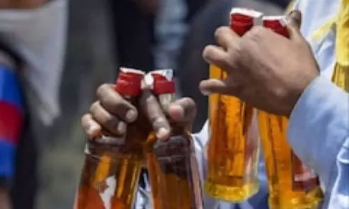 பீகாரில் மீண்டும் சோகம்... போலி மதுபானம் குடித்த 8 பேர் உயிரிழப்பு