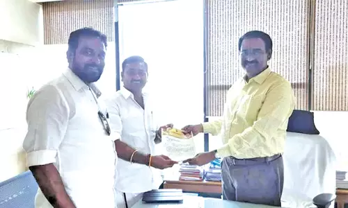 தார்சாலை, வளர்ச்சி பணிகள் செய்யவேண்டி நகராட்சிகள் இயக்குனரிடம் கோரிக்கை மனு