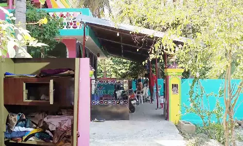 வீட்டின் பூட்டை உடைத்து நகை, பணம் திருட்டு