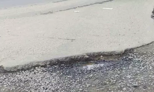 சாலை பணி முடிவடைந்து 6 ஆண்டுகளாகியும் சர்வீஸ் சாலை அமைக்கப்படவில்லை- நடவடிக்கை எடுக்க பொதுமக்கள் கோரிக்கை