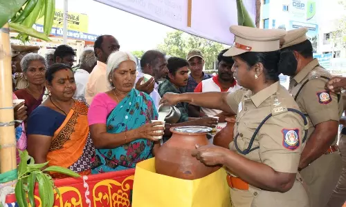 பெரம்பலூர் புது பஸ் ஸ்டாண்டு அருகே காவல்துறை சார்பில் கோடைக்கால தண்ணீர் பந்தல் திறப்பு