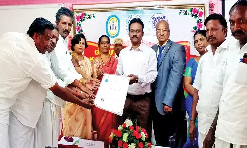 கொடைக்கானல் மலைப்பூண்டுக்கு புவிசார் குறியீடு விவசாய சங்கங்களுக்கு சான்றிதழ் வழங்கிய கலெக்டர்