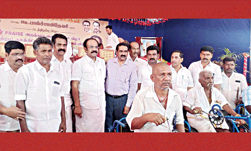 பொதுமக்களுக்கு நலத்திட்ட உதவிகள்