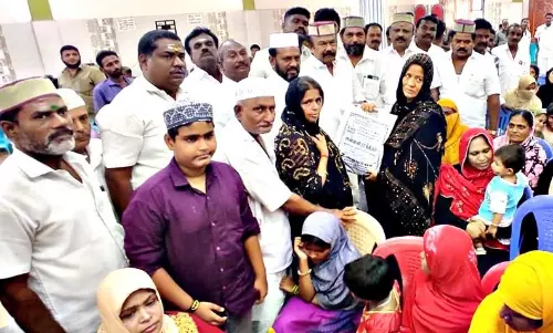 இஸ்லாமியர்களுக்கு நலத்திட்ட உதவிகள்