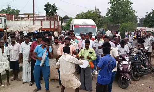 அனாதையான முதியவருக்கு கிராமமே சொந்தம் கொண்டாடி இறுதி மரியாதை