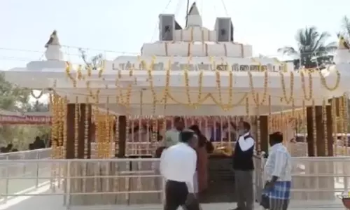 இறந்து போன தந்தைக்கு மணிமண்டபம்