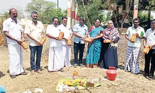 கயத்தாறில் ரூ.21 லட்சம் மதிப்பீட்டில் உலர்களம் அமைக்க பூமி பூஜை