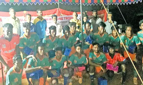 நெல்லை பல்கலைக்கழகத்தில் நடைபெற்ற மாநில அளவிலான கால்பந்து போட்டியில் திருச்செந்தூர் சிவந்தி ஆதித்தனார் கல்லூரி முதலிடம்