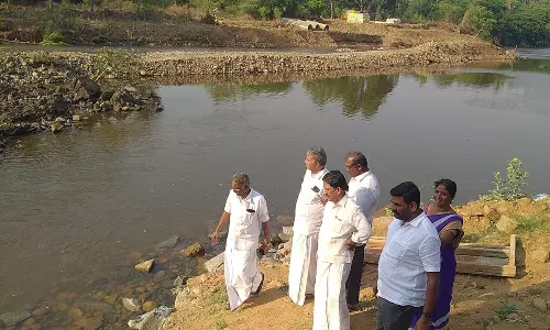 மேட்டுப்பாளையம் பவானி ஆற்றில் சாமன்னா நீர் ஏற்று நிலையத்தில் தடுப்புகள் அகற்றம்