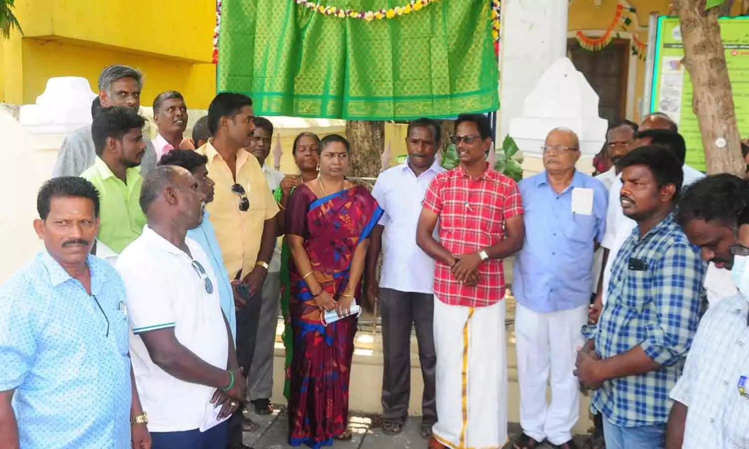 தினக்கூலி ஊழியர்களை பணி நிரந்தரம் செய்ய வேண்டும் தினக்கூலி ஊழியர்களை பணி நிரந்தரம் செய்ய வேண்டும்