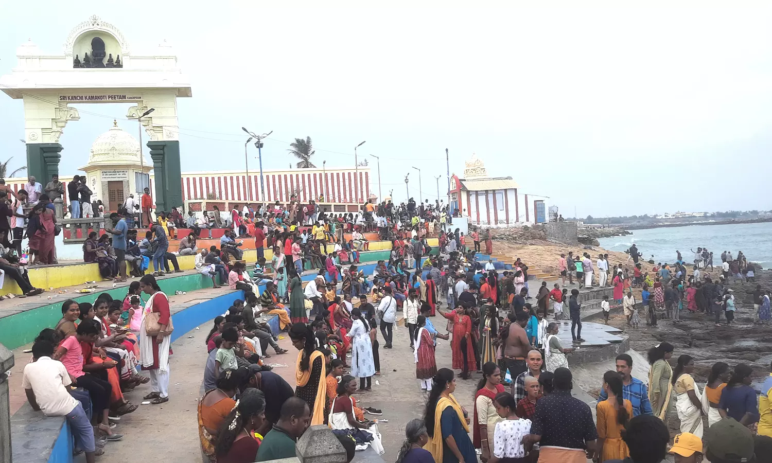 கன்னியாகுமரியில் குவியும் சுற்றுலா பயணிகள்