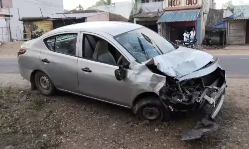 ஆட்டோ மீது கார் மோதி விபத்து