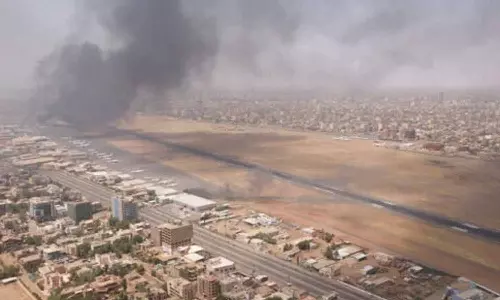 சூடானில் மோதல் நீடிப்பு- துணை ராணுவ தளங்கள் மீது வான்வழி தாக்குதல்