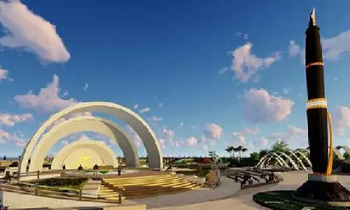 மெரீனாவில் பேனா நினைவு சின்னம் அமைக்க அனுமதி கிடைக்குமா? மத்திய சுற்றுச்சூழல் நிபுணர் மதிப்பீட்டு குழு இன்று ஆலோசனை