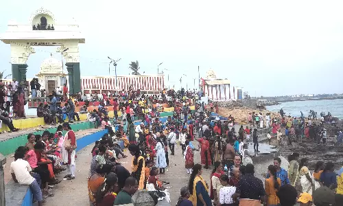 கன்னியாகுமரியில் குவியும் சுற்றுலா பயணிகள்