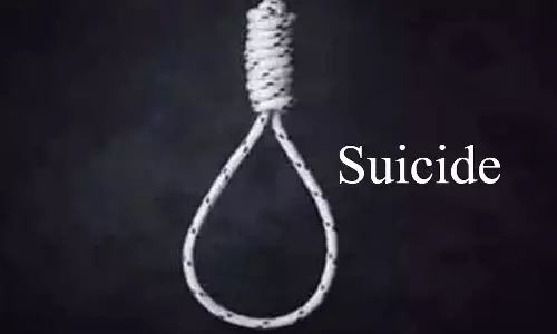 கழுத்தை அறுத்துக் கொண்டு தற்கொலைக்கு முயன்ற பெயிண்டரால் பரபரப்பு