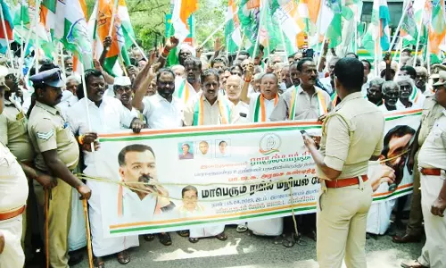 காங்கிரஸ் கட்சியினர் போராட்டம்