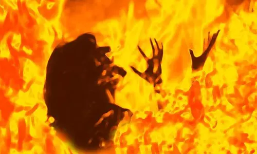 தீயில் கருகி பெண் சாவு