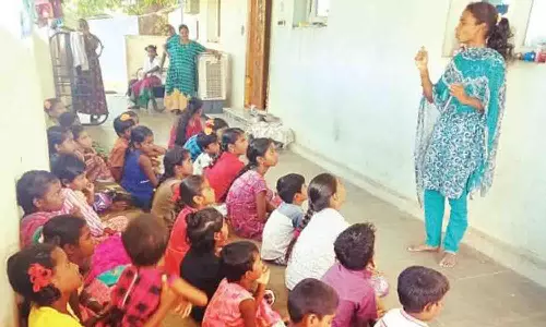 ஊதிய உயர்வு - இல்லம் தேடி கல்வி மைய தன்னார்வலர்கள் எதிர்பார்ப்பு